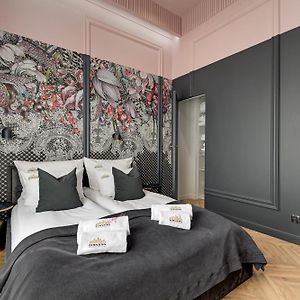Black Star Loft Apartment By Downtown Apartments